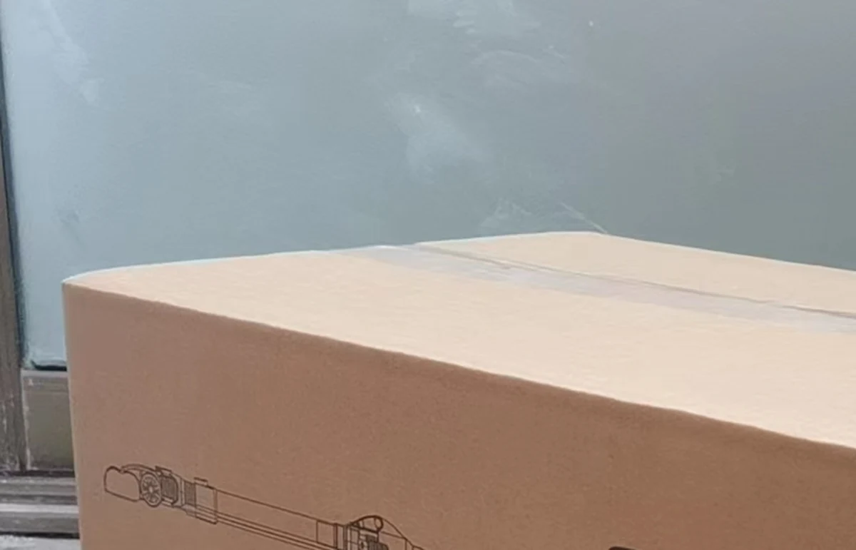 Export carton for the Cliia floor-care programme
