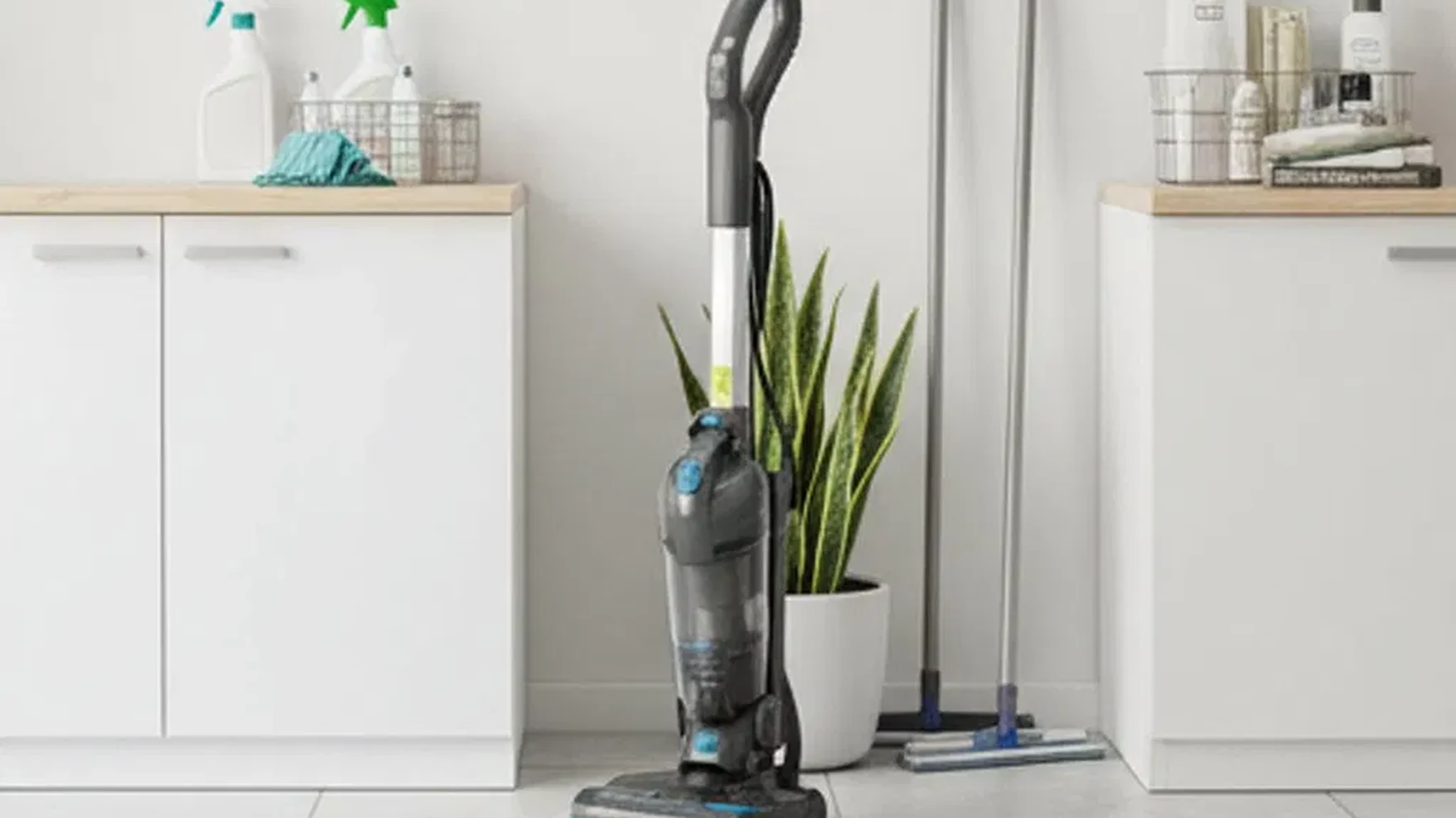 Wet-dry floor washer in use — Cliia wholesale OEM line